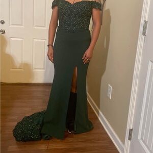 Elegant Green Off-Shoulder Evening Gown